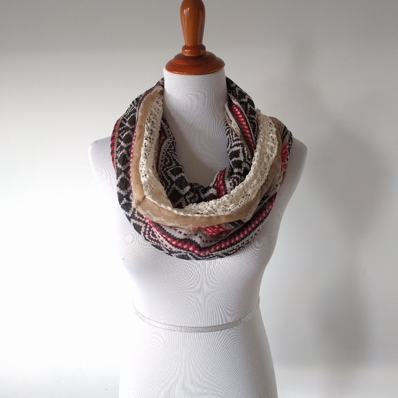 ❎ *Sold* Southwestern Pattern Infinity Scarf - Picture 3 of 7
